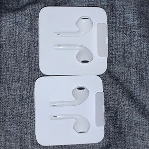 Brand New Apple earphones not AirPods 2 for $18
